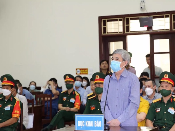 Cựu đại tá quân đội kêu oan, ‘trùm’ buôn lậu khai chuyện đưa hối lộ, bị dọa
