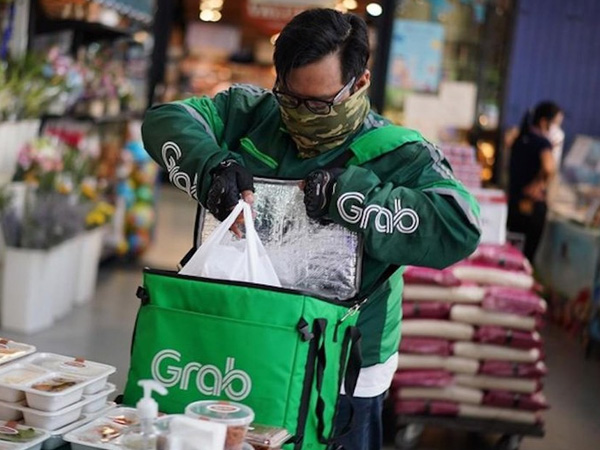 Grab thu phí nắng nóng: Tận thu mồ hôi của tài xế!