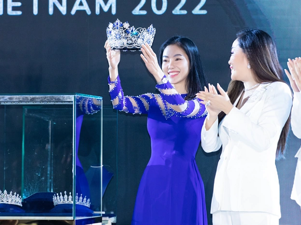 Vương miện Miss World Vietnam 2022 có xuất sắc hơn phiên bản tiền nhiệm?