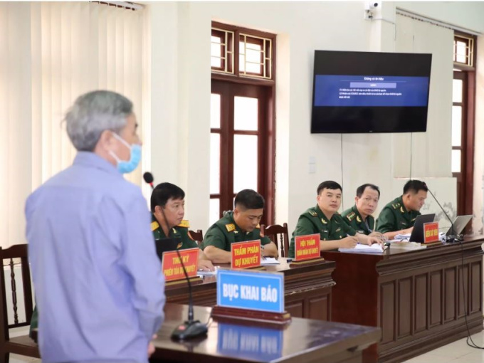 Tòa xử các cựu sỹ quan nhận hối lộ: 'Tôi đứng đây đã đủ nhục, đau xót lắm'