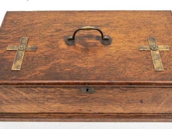Bí ẩn 'bộ dụng cụ diệt ma cà rồng' vừa được bán với giá gần 16.000 USD