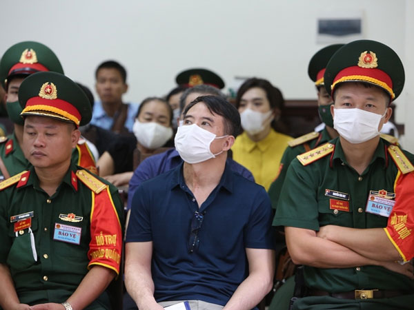 Đề nghị chung thân cựu đại tá biên phòng 'bảo kê' đường dây buôn lậu 198 triệu lít xăng dầu