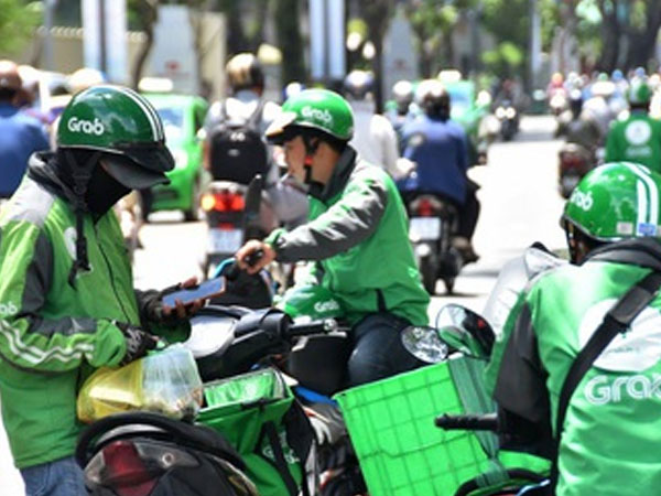 Grab, Be và Gojek đang thu những loại phụ phí gì?