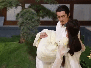Bóc phốt cảnh quay lãng mạn trong phim Trung Quốc toàn đồ 'pha ke'
