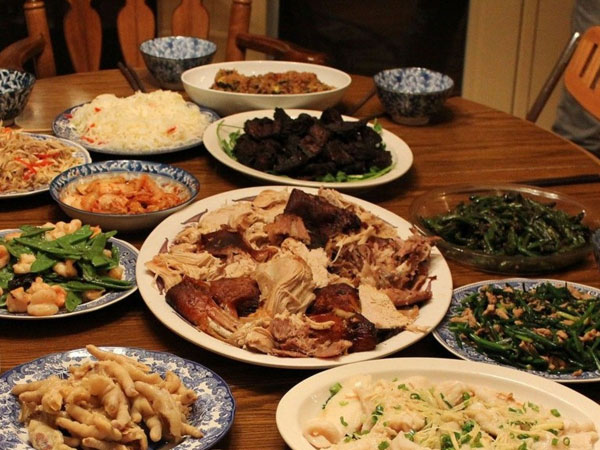 Ăn rau mẹ tự trồng, 4 con ngộ độc nặng, một người tử vong
