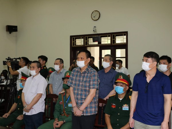 Cựu đại tá quân đội vụ nhận hối lộ của trùm buôn lậu tố bị ép cung
