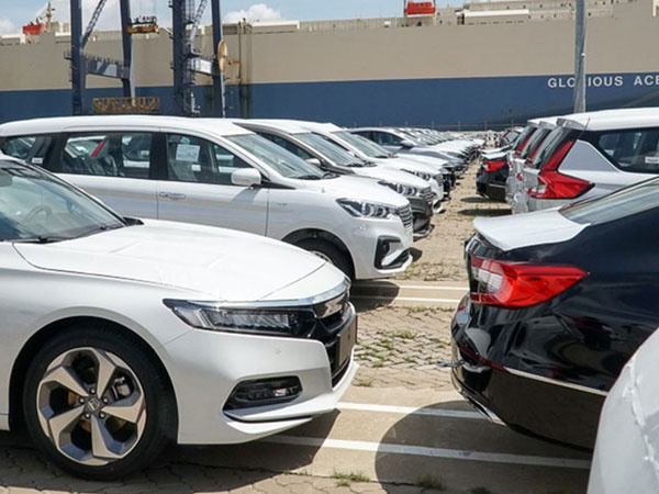 Thiếu hụt nguồn cung, lượng ôtô nhập khẩu về Việt Nam giảm mạnh