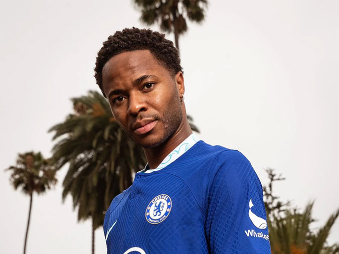 Sterling trở thành tân binh đầu tiên của Chelsea triều đại Boehly