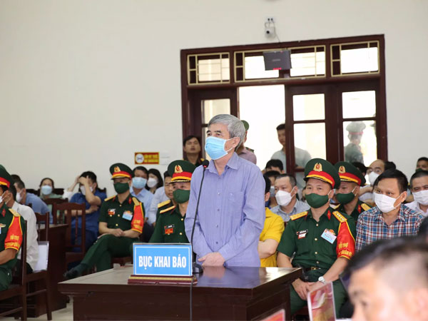 Loạt cựu tướng tá tha hóa 'mở đường' cho trùm buôn lậu xăng