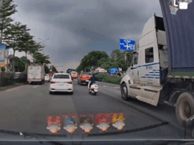 Bị 'ninja' tạt đầu, tài xế container đánh võng 'dọa' nữ tài xế 'hồn vía lên mây'