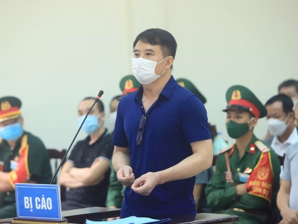 Cựu đại tá bảo kê buôn lậu xăng kêu 'bị mớm cung', không nhận hối lộ