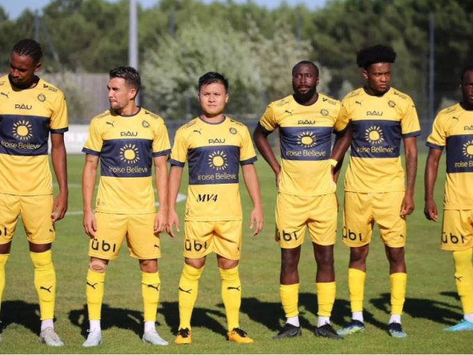 Pau FC đấu Angouleme Charente: Quang Hải xung trận
