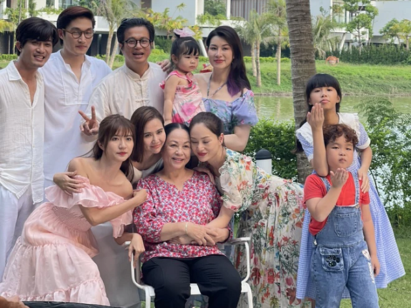 'Thương ngày nắng về' đóng máy, bà Nga không qua đời như bản Hàn?