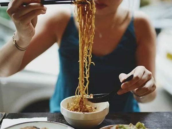 4 dấu hiệu 'lạ' sau khi ăn chứng tỏ người đó có đường huyết cao, đi khám ngay còn kịp