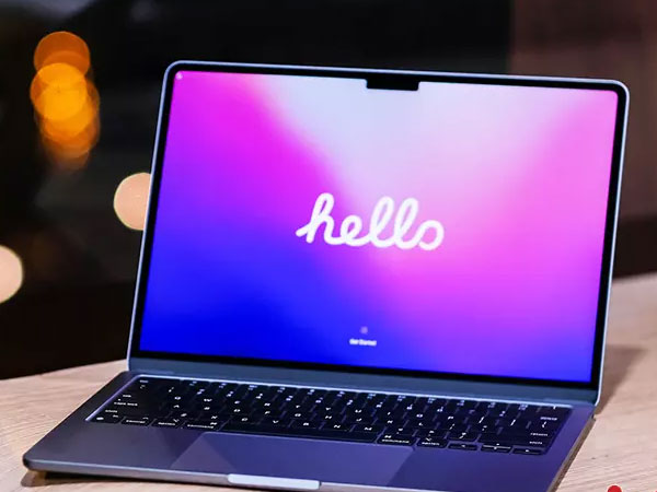 Cận cảnh chiếc MacBook Air M2 đầu tiên lộ diện tại Việt Nam
