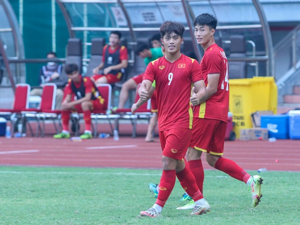 Tiền đạo U19 Việt Nam tái lập thành tích đáng nể của Văn Toàn sau gần 10 năm