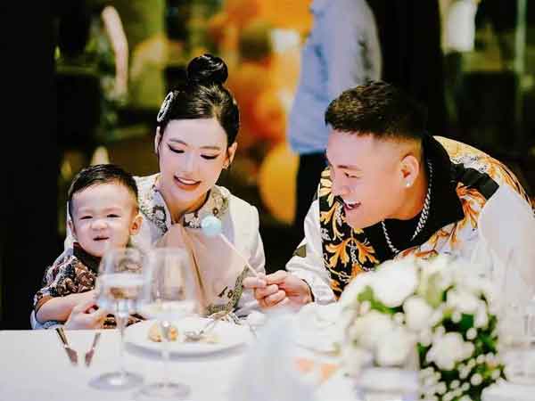 Con dâu trùm điện tử Sài Gòn tuyển vú nuôi, phúc lợi choáng