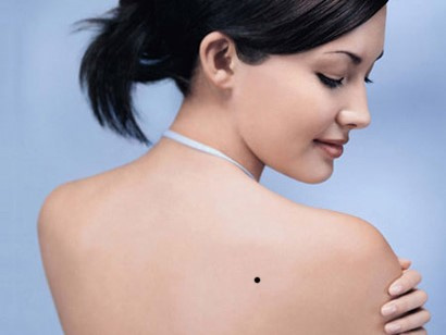 Những nốt ruồi trên cơ thể phụ nữ báo hiệu một cuộc đời luôn vất vả vì người khác