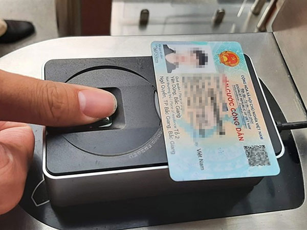 Có tài khoản định danh điện tử, căn cước công dân 'bỏ tủ cất đi'