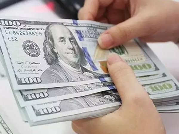 USD chợ đen tiến sát 24.700 đồng
