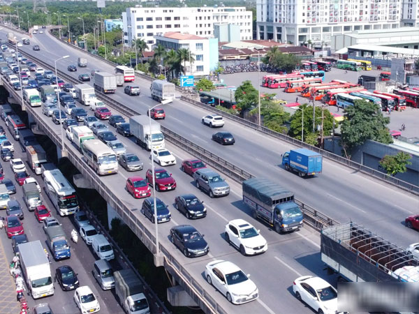 Học lái xe trên cao tốc: Tài xế ủng hộ, trung tâm đào tạo băn khoăn