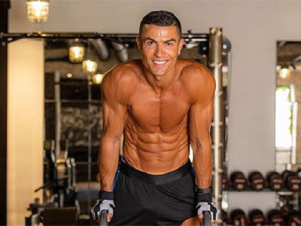 Nani gọi điện khuyên Ronaldo ở lại MU nhưng CR7 không nghe máy