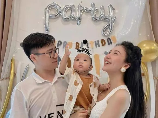Con trai lớn tròn 1 tuổi, hot girl 'Người Ấy Là Ai' sắp đẻ bé thứ 2