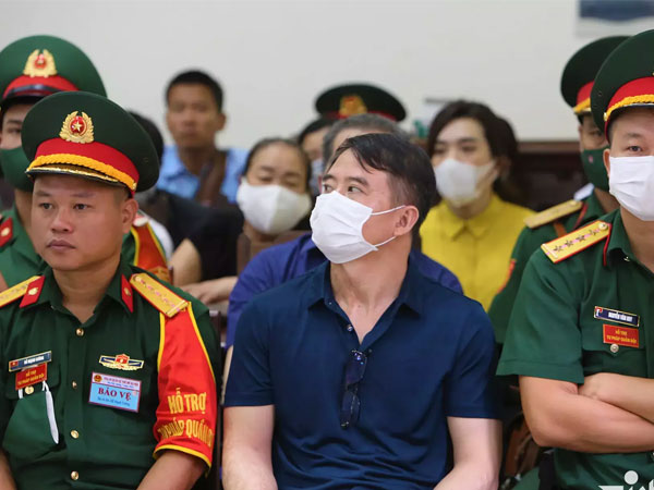 Cựu đại tá bị cáo buộc bảo kê ‘trùm’ buôn lậu: ‘Nếu tôi làm như vậy, cứ bắn...’