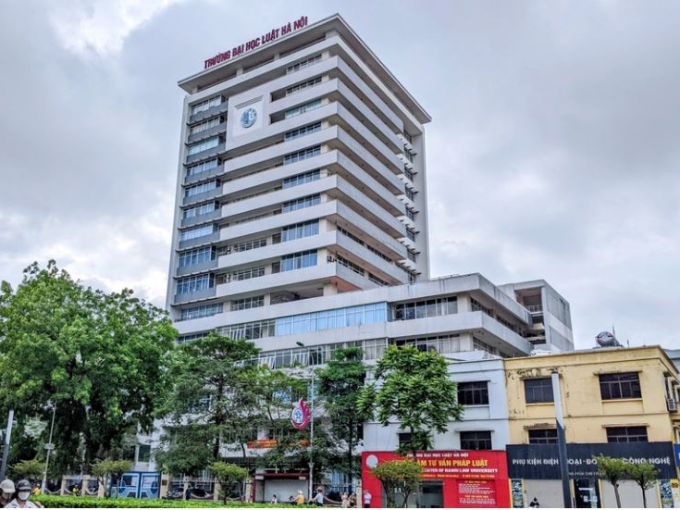 Công an đang điều tra vụ trưởng khoa Đại học Luật bị 'tố' cưỡng dâm