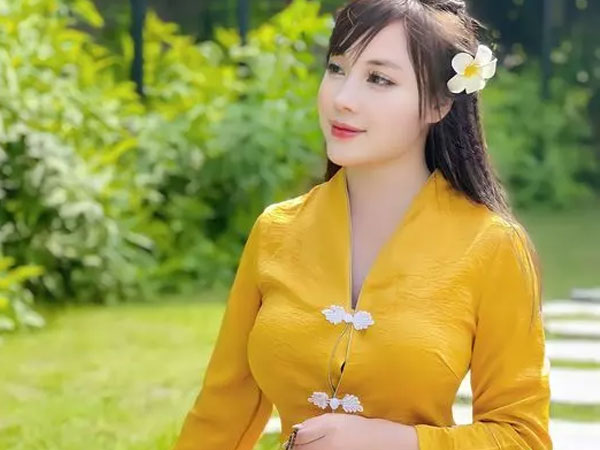 Âu Hà My mặc áo suýt bung cả cúc, tá hỏa cân nặng hiện tại