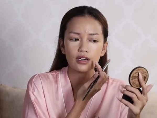 Video makeup của Hoa hậu Ngọc Châu lên hẳn trang chủ Miss Universe
