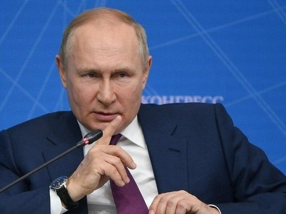 Tổng thống Nga Putin chê Coca-Cola ‘toàn hóa chất’