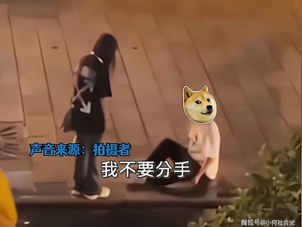 Quỳ gối trước mặt bạn gái để níu kéo tình cảm, chàng trai khiến dân mạng 'ngán ngẩm'