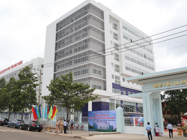 Một bệnh nhân rơi từ lầu 7 Bệnh viện đa khoa Bình Phước tử vong