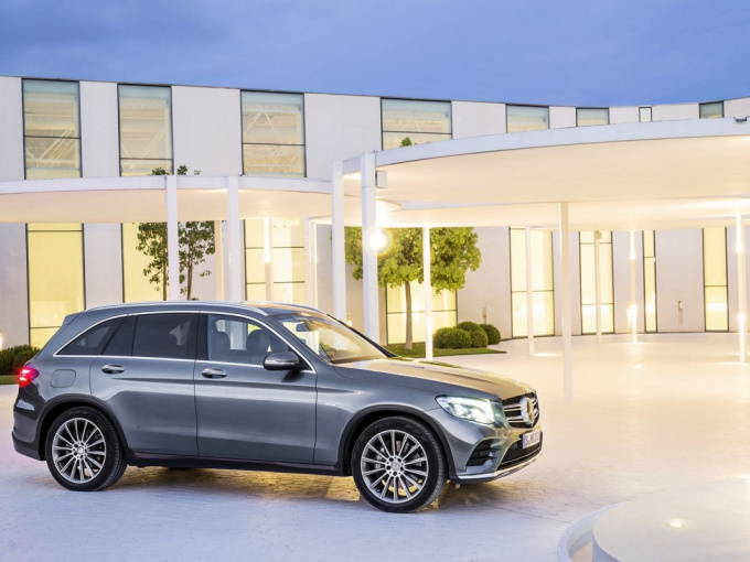 Triệu hồi hơn 1.000 xe Mercedes GLC do hệ thống điện bị ăn mòn