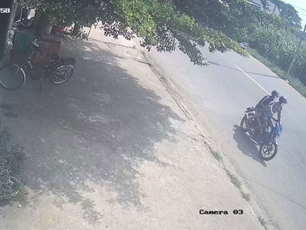 Truy tìm 2 thanh niên cướp giật điện thoại còn khiêu khích nạn nhân đuổi theo