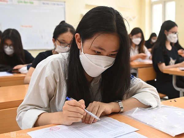 Điểm thi tốt nghiệp THPT: Hà Nội có thí sinh đạt 9,75 điểm môn Văn, nhiều thí sinh đạt điểm 10 môn Toán