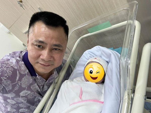 NSND Tự Long hạnh phúc ngập tràn đón con trai chào đời ở tuổi U50
