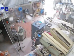 Người đàn ông rơi từ trên mái lợp xuống trúng nóc tủ lạnh, cảnh tượng sau đó khiến ai nấy đều thót tim