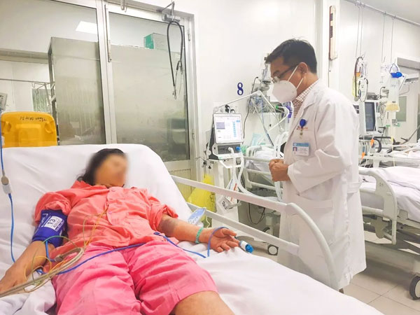 Người bệnh sốt xuất huyết nặng gặp tình trạng giống 'cơn bão cytokine'