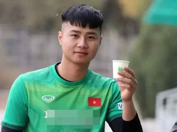 Soi tình trường của Văn Toản trước nghi vấn bỏ con với bạn gái