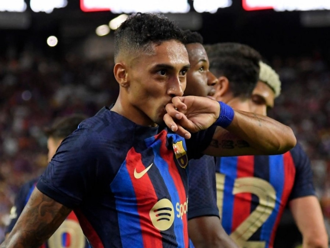 Tân binh của Barca ghi siêu phẩm hạ gục Real