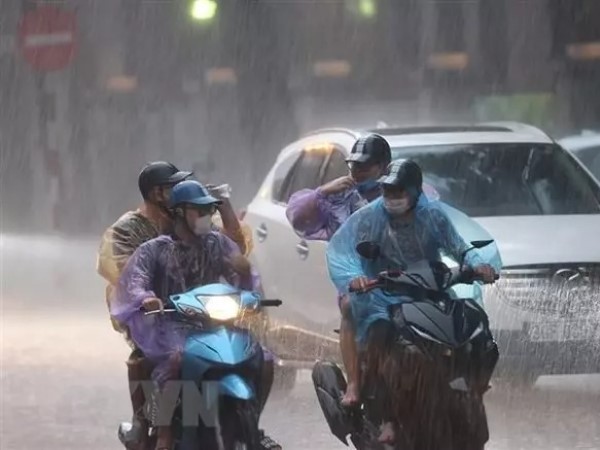 Dự báo thời tiết 24/7: Cả nước mưa giông vào chiều tối, ngày nắng nóng