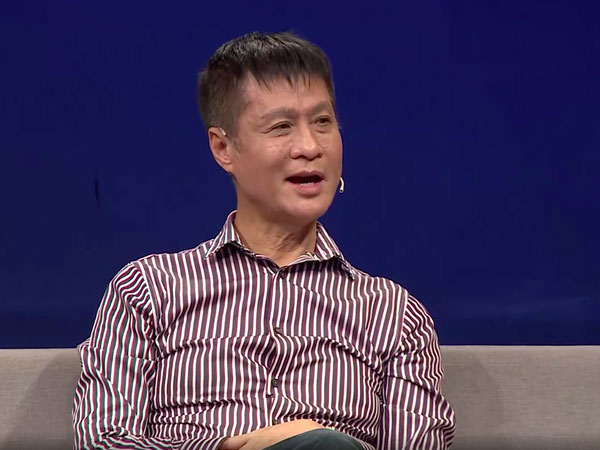 Đạo diễn Lê Hoàng: 'Vợ phải biết làm những điều mà cô gái làng chơi làm thì chồng mới không hư'