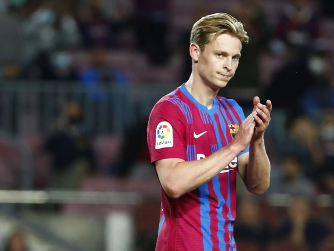 De Jong chấp nhận 'đau khổ' để ở lại Barca
