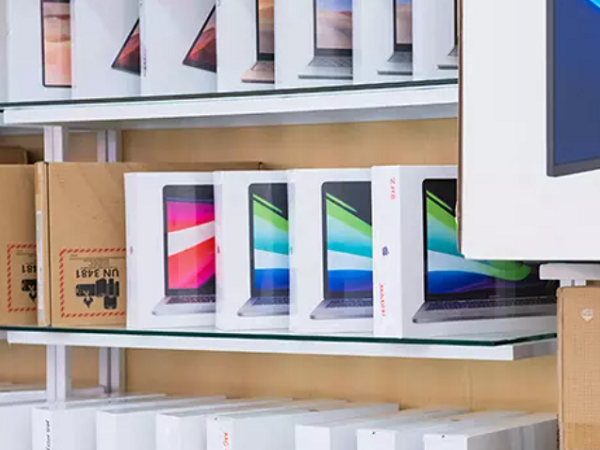 MacBook Pro M1 sắp bị xóa khỏi các kệ hàng ở Việt Nam?