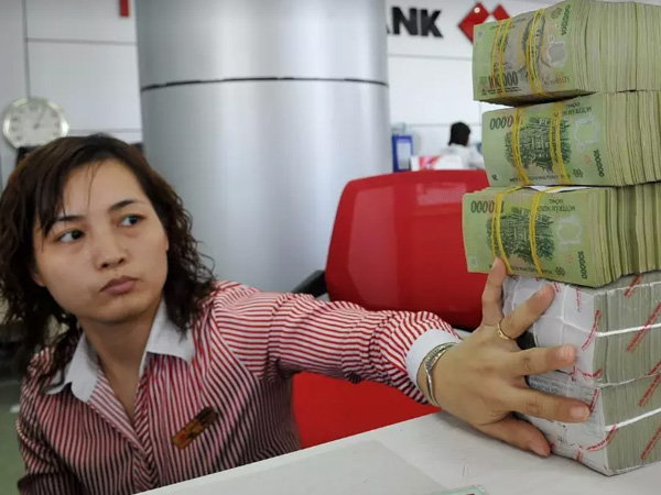 Nửa năm kiếm lãi hơn 10 nghìn tỷ, đại gia đe dọa vị thế ông lớn nhà nước
