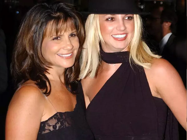Britney Spears vạch tội mẹ đẻ bỏ mặc trong lúc cô quay cuồng trầm cảm