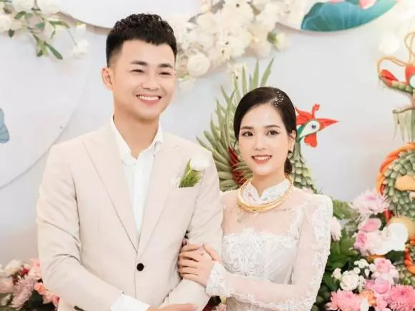 Bồ cũ Quang Hải 'đau đớn gục ngã' khi lấy diễn viên nổi tiếng