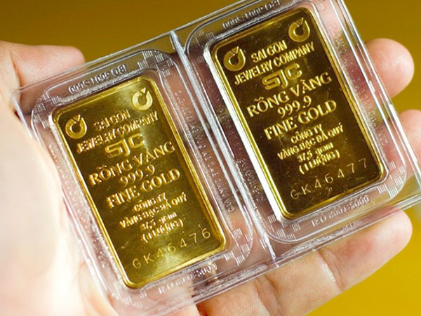 Giá vàng SJC 'bốc hơi' 1,5 triệu đồng/lượng